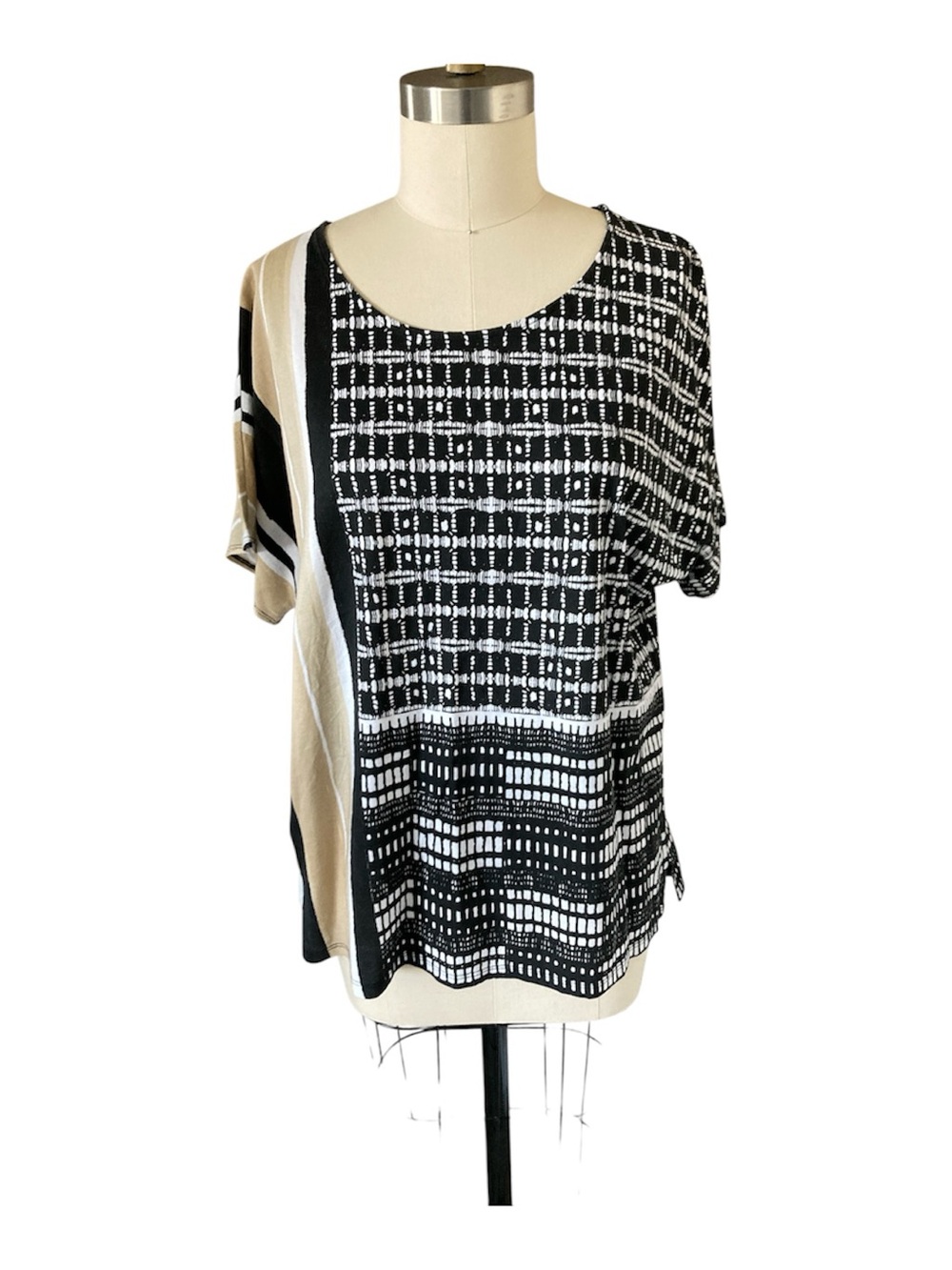 Chico's Black White Tan Mixed-Pattern Short Sleeve Top, Chicos size 2